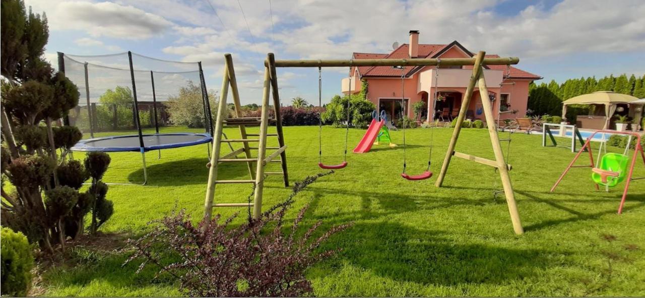 Holiday Villa Rita , Ideal For Families, Pool, Large Childrens Playground Varaždin Exterior foto