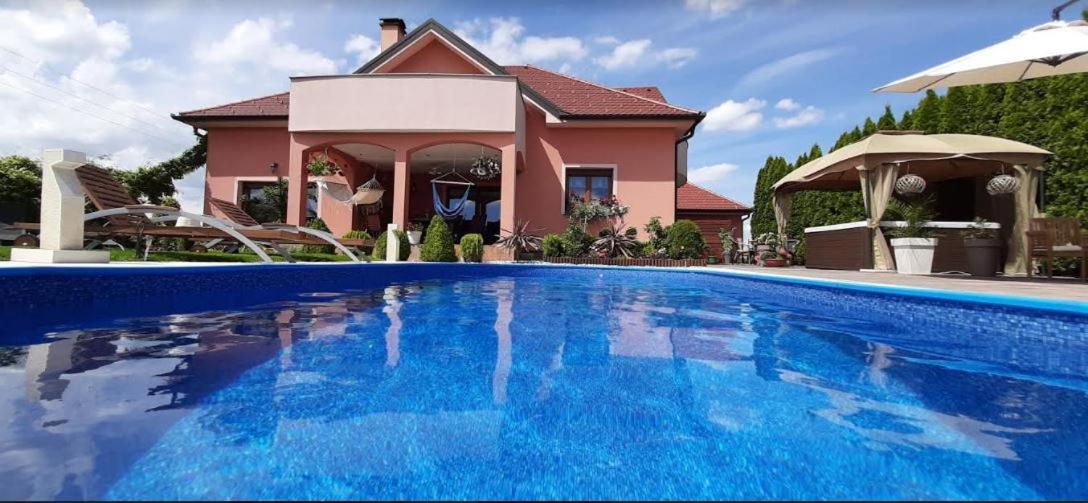 Holiday Villa Rita , Ideal For Families, Pool, Large Childrens Playground Varaždin Exterior foto