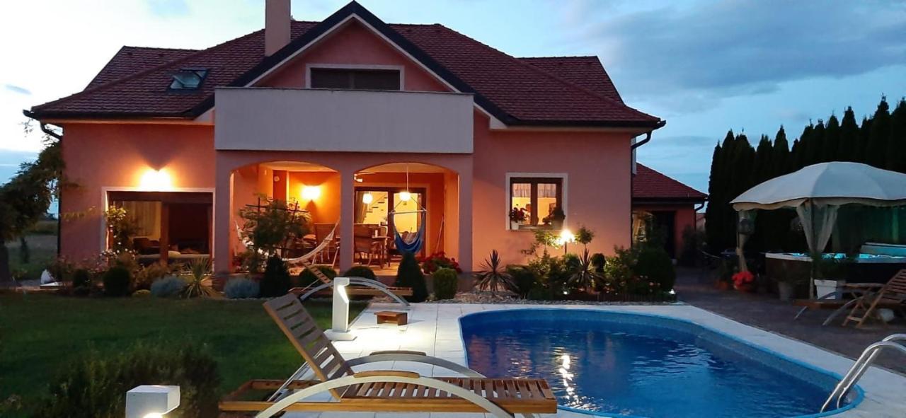 Holiday Villa Rita , Ideal For Families, Pool, Large Childrens Playground Varaždin Exterior foto